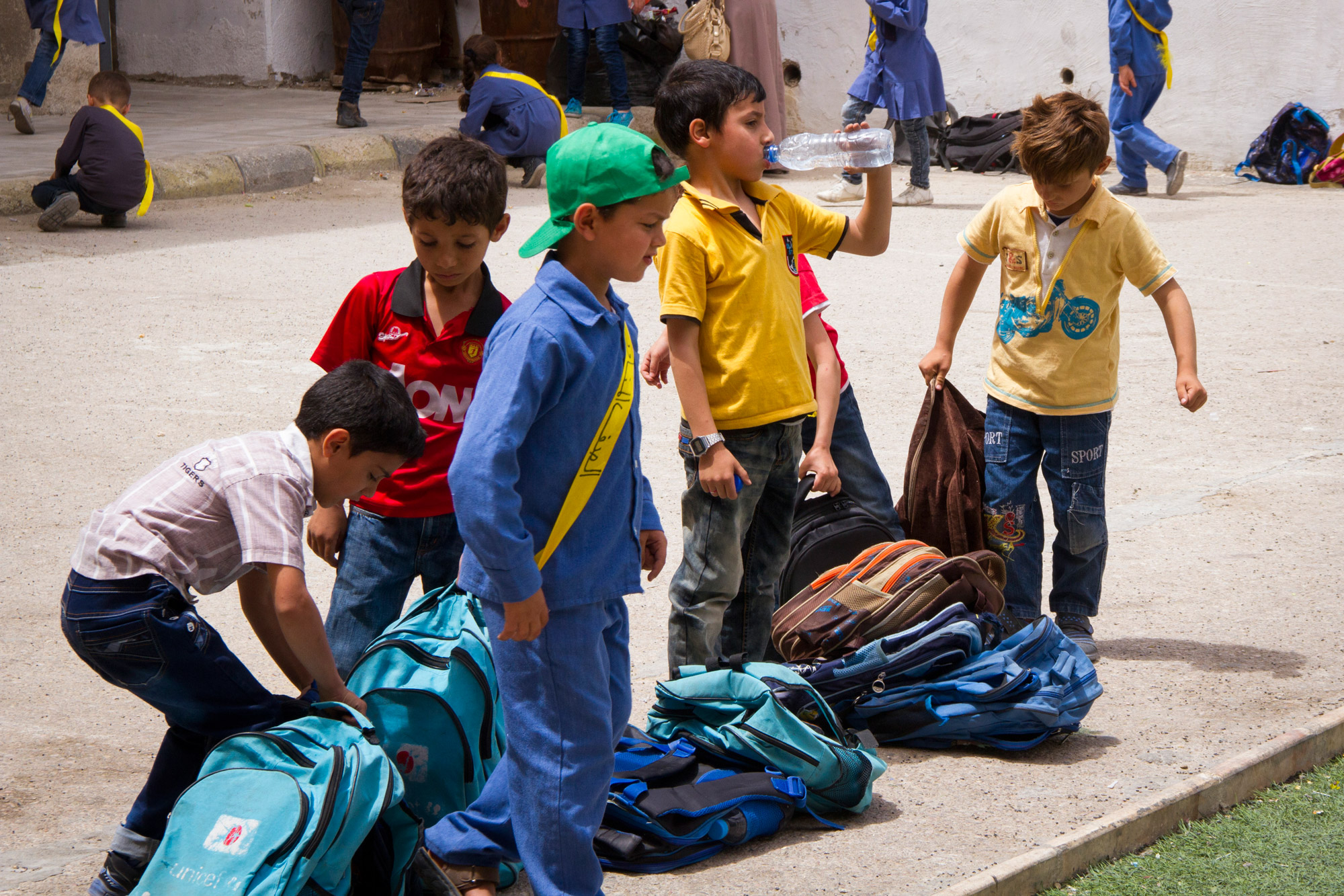 Many Syrian refugees have school bags provided by NGOs such as UNICEF.